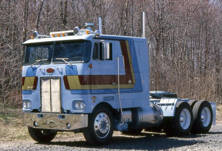  Peterbilt 352 6x4 Tractor 1969 года  (NA) (фото 6 из 9)